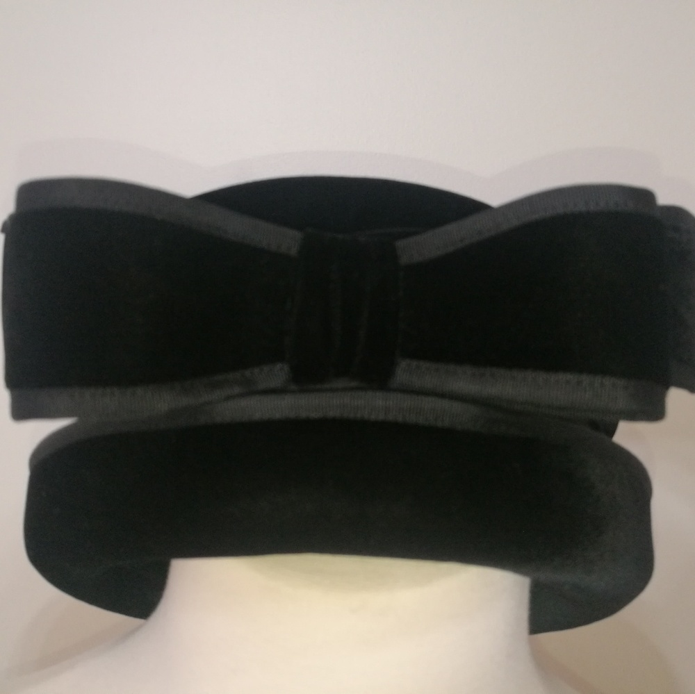 New CAPPELLI EUROMODA Women's Black Velvet Hat Bo